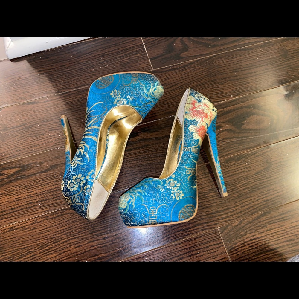 High heels - Picture 4 of 4